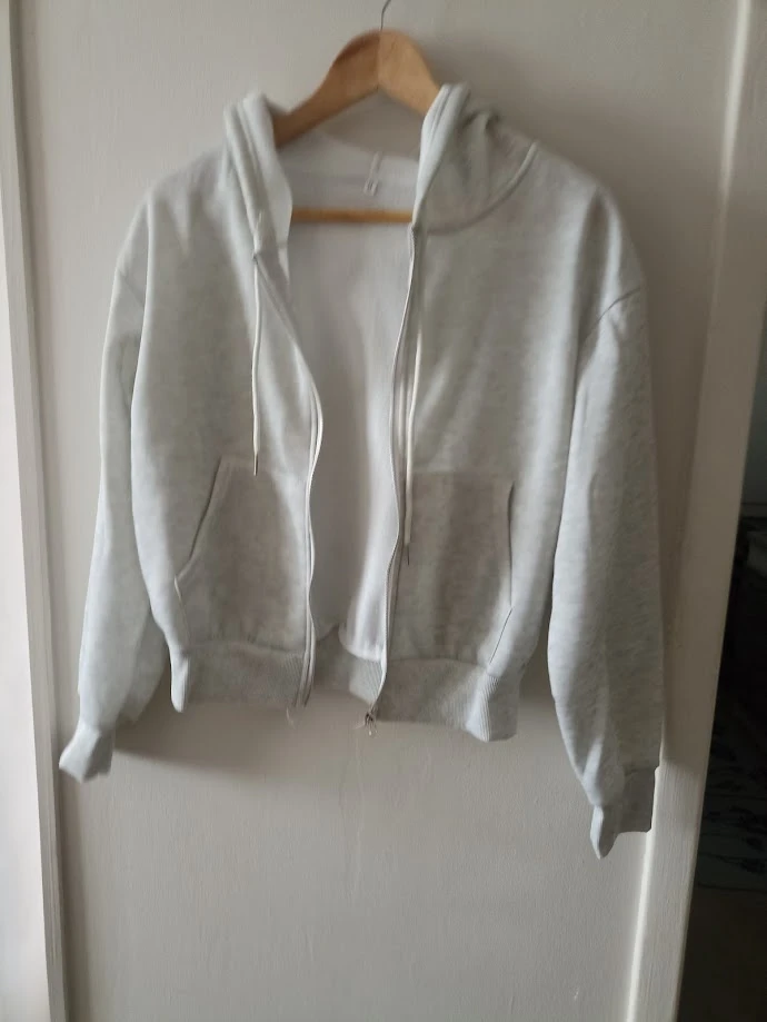 Grijze gebreide crop hoodie – Streetwear/Casual stijl – Maat M (Nieuw) – photo 2